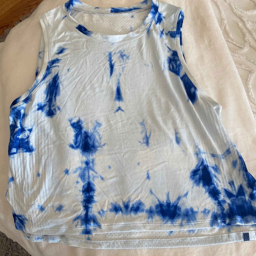 Tie-die muscle tank lulu lemon size 4
